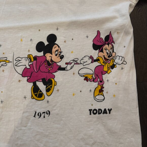 Vintage 80s Disney Minnie Through the Years Tee, Size small / medium - Picture 10 of 12